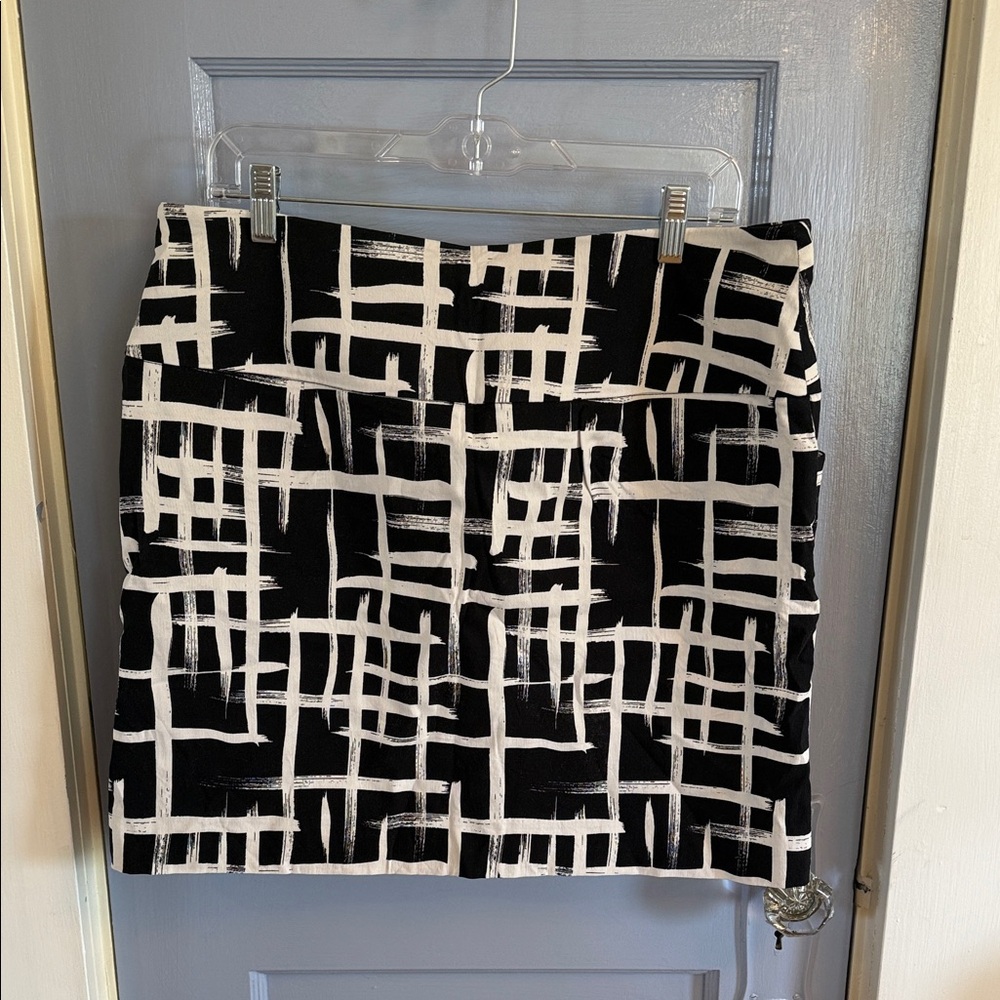 Black and White Patterned Women's Skort